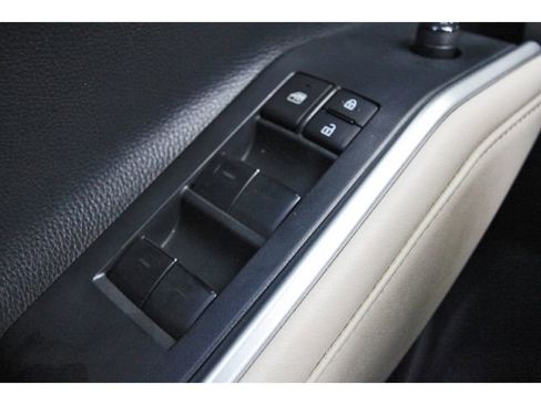 Used 2023 Toyota Highlander XLE image 21