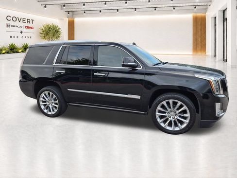 Used 2020 Cadillac Escalade Premium Luxury RWD image 16