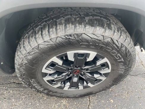 Used 2022 Nissan Frontier PRO-4X image 18