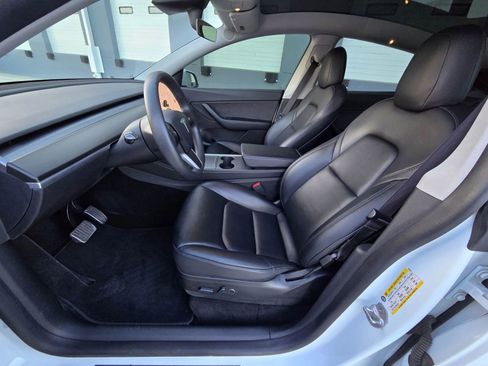 Used 2021 Tesla Model Y Long Range image 12