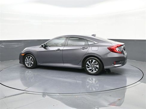 Used 2018 Honda Civic EX image 5