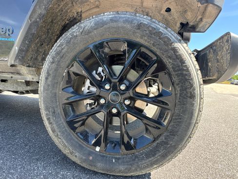 Used 2025 Jeep Wrangler Sahara w/ Safety Group image 13