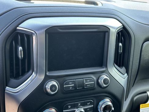 Used 2021 GMC Sierra 1500 SLT w/ SLT Convenience Package AWD/4WD image 11