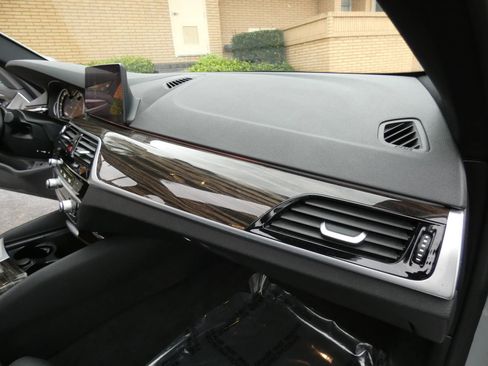 Used 2019 BMW 530i w/ Convenience Package image 30