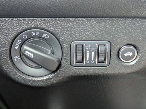 Used 2023 Dodge Challenger SXT RWD image 22