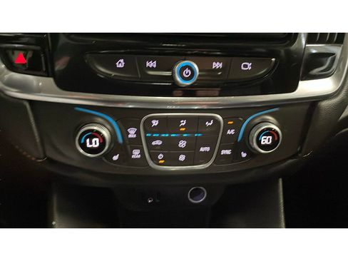 Used 2018 Chevrolet Traverse LT image 12