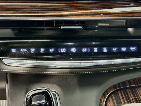 Used 2023 Cadillac Escalade ESV Premium Luxury RWD image 18
