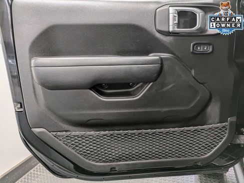 Used 2024 Jeep Wrangler Unlimited Rubicon w/ Technology Group image 8