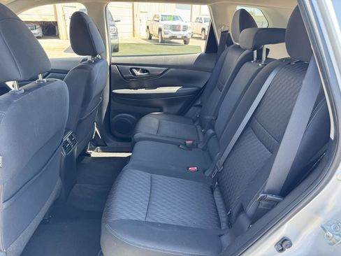 Used 2019 Nissan Rogue SV FWD image 18