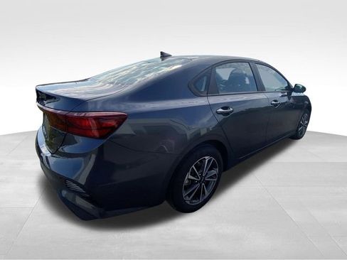 Used 2024 Kia Forte LXS w/ LXS Technology Package FWD image 11