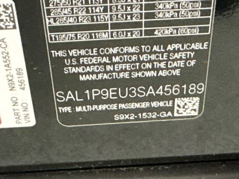 Used 2025 Land Rover Range Rover Sport SE image 32