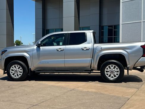 Used 2025 Toyota Tacoma SR5 RWD image 7