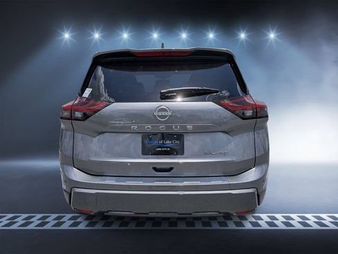 Used 2025 Nissan Rogue SL AWD/4WD image 4