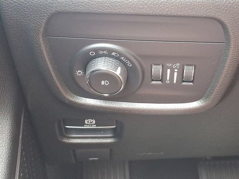 Used 2021 Jeep Grand Cherokee L Limited AWD/4WD image 24