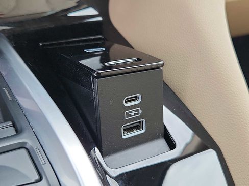 Used 2023 Acura MDX SH-AWD image 25