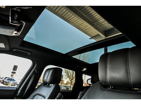Used 2018 Land Rover Range Rover Sport HSE image 13