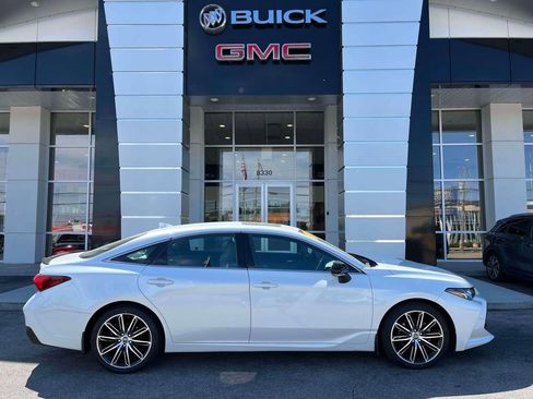 Used 2019 Toyota Avalon XSE w/ All Weather Liner Package FWD image 2