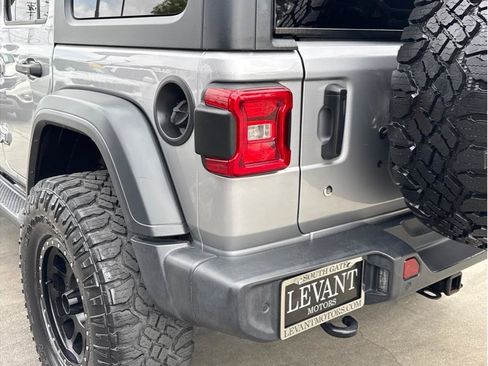Used 2018 Jeep Wrangler Unlimited Sport S AWD/4WD image 11