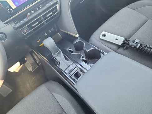 Used 2025 Toyota Camry LE image 32