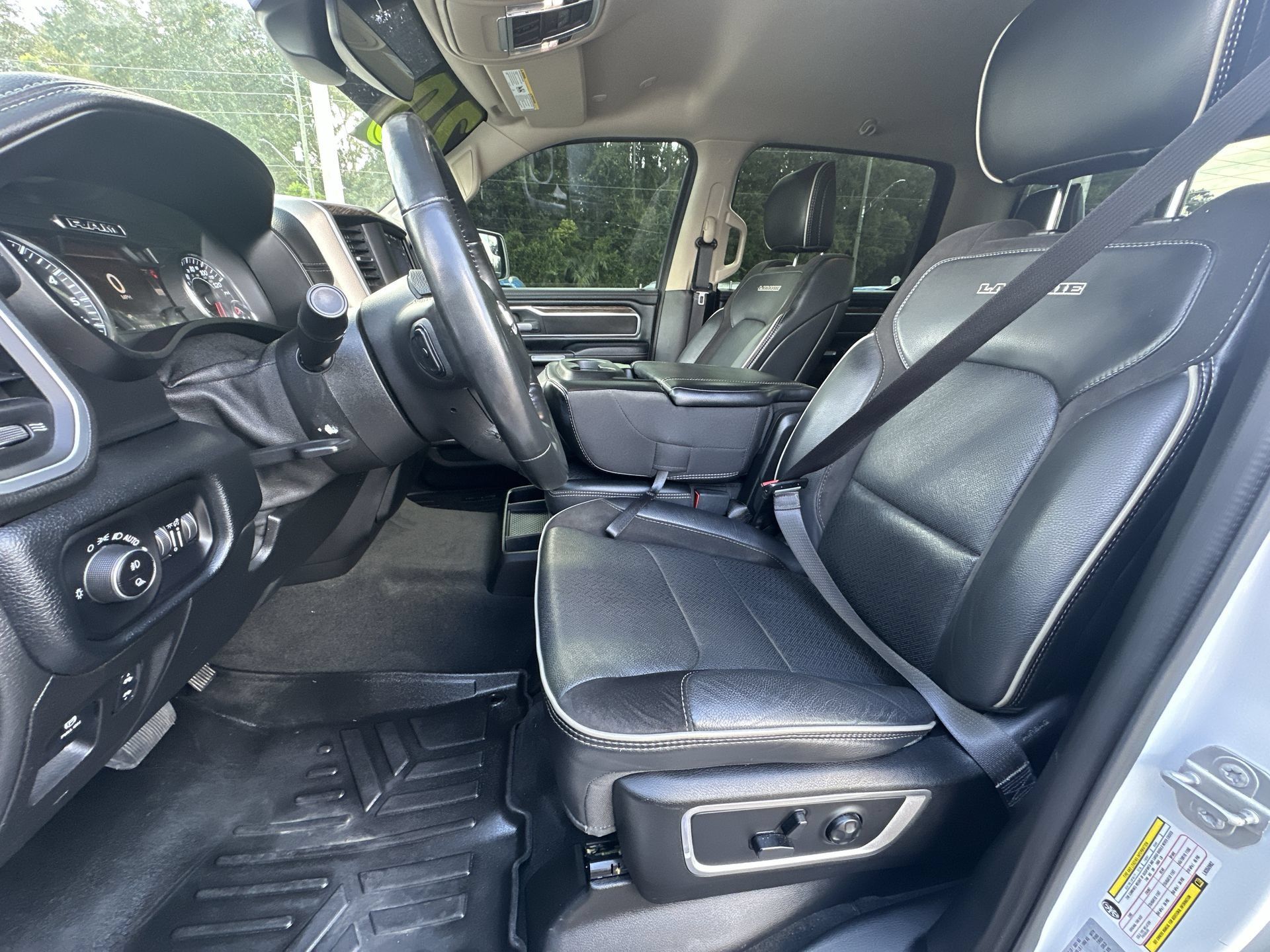 Used 2020 RAM 1500 Laramie AWD/4WD image 19