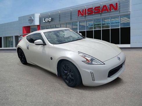 Used 2016 Nissan 370Z Coupe RWD image 1
