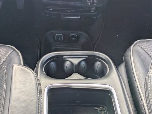 Used 2019 Chrysler Pacifica Limited w/ S Appearance Package image 19