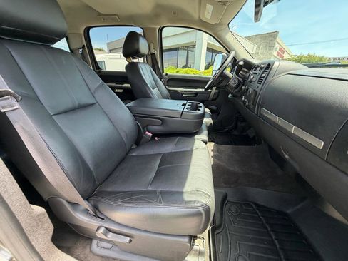 Used 2014 Chevrolet Silverado 2500 LT w/ Interior Plus Package AWD/4WD image 38