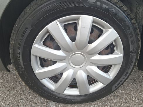 Used 2009 Toyota Yaris 2-Door Hatchback FWD image 22