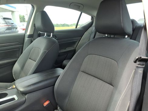 Used 2025 Nissan Altima 2.5 SV FWD image 18