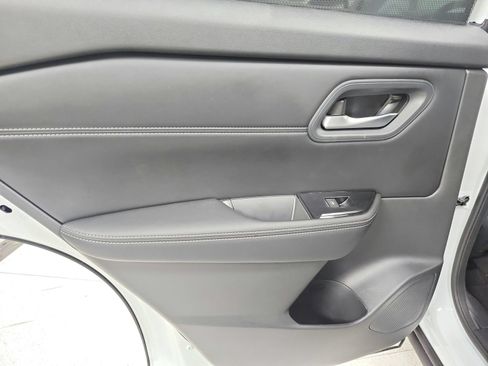 Used 2025 Nissan Rogue SV w/ SV Premium Package FWD image 41