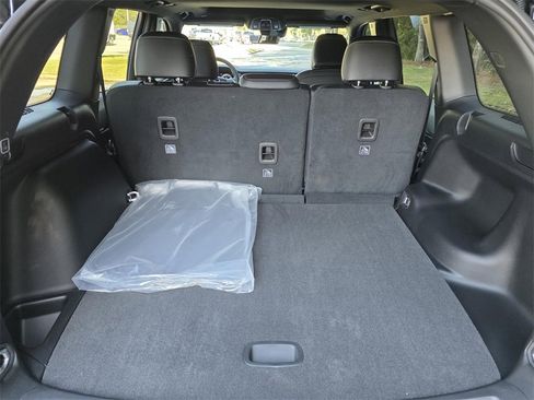 New 2025 Jeep Grand Cherokee Altitude image 13