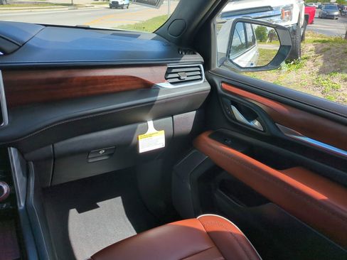 Used 2023 GMC Yukon Denali Ultimate AWD/4WD image 17