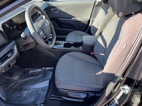 Used 2025 Kia K4 LXS image 27