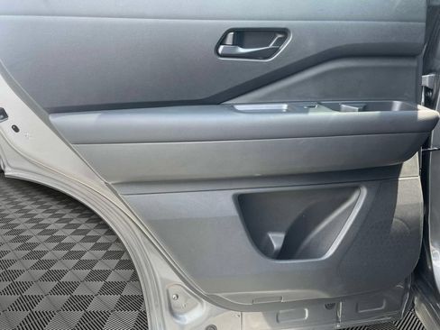 Used 2025 Nissan Pathfinder SV AWD/4WD image 15