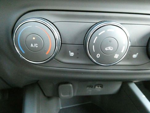 New 2026 Chevrolet Trax RS w/ Sunroof Package FWD image 17