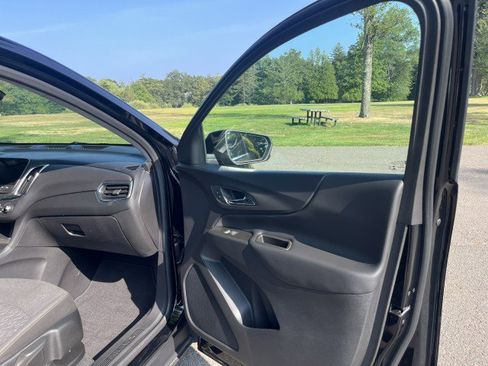 Used 2022 Chevrolet Equinox LT image 24