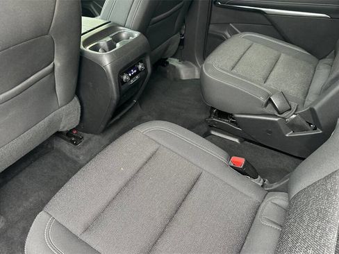 Used 2025 Chevrolet Traverse LT image 12