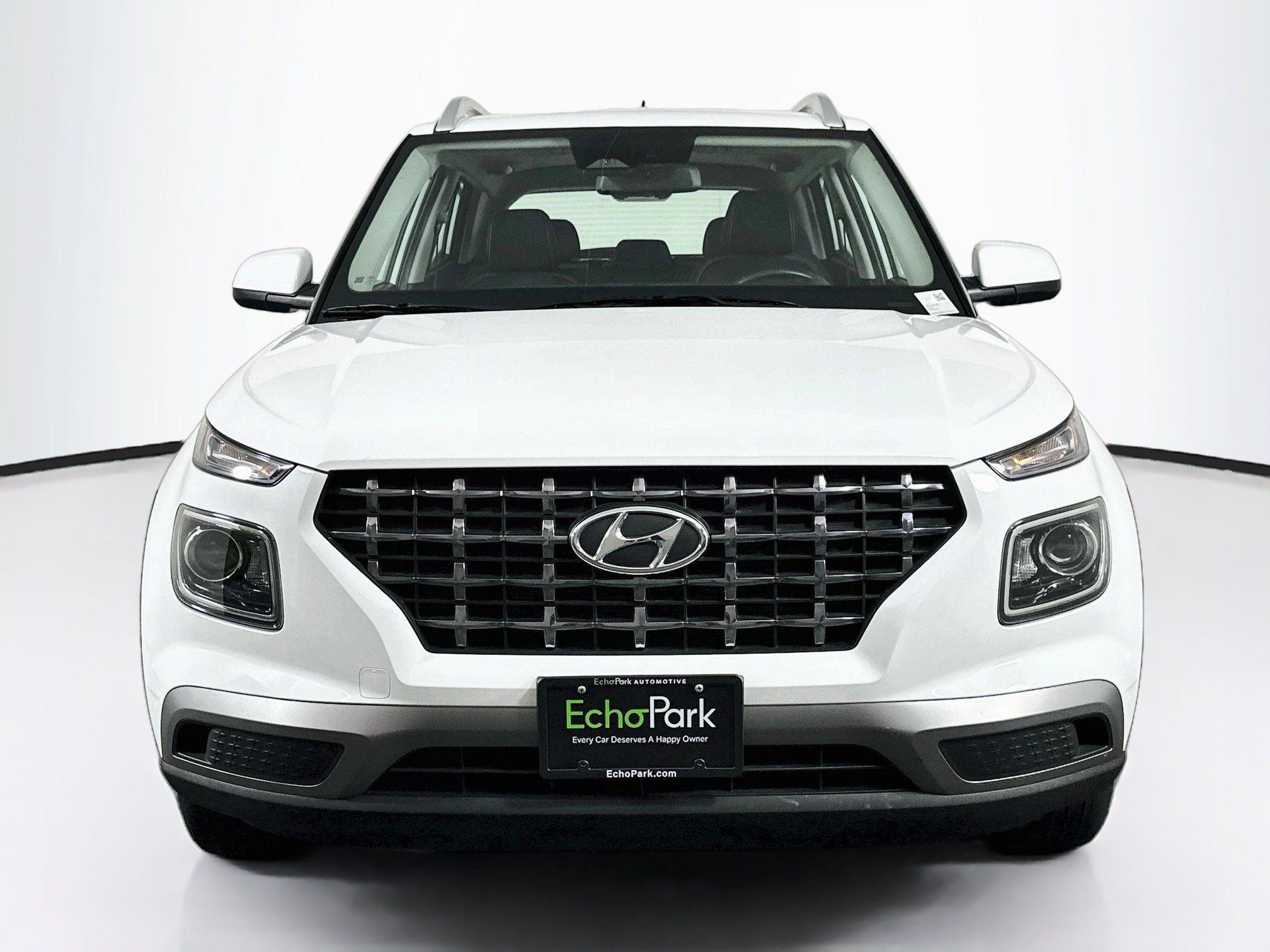 Used 2025 Hyundai Venue SEL FWD image 2