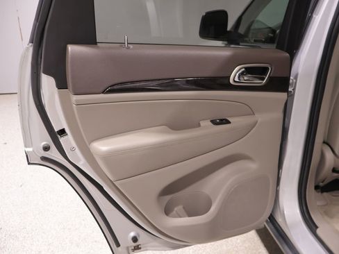 Used 2011 Jeep Grand Cherokee Laredo AWD/4WD image 19