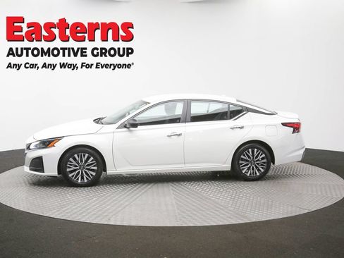 Used 2025 Nissan Altima 2.5 SV FWD image 60