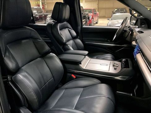 Used 2025 Lincoln Navigator L Reserve w/ Jet Appearance Package image 7