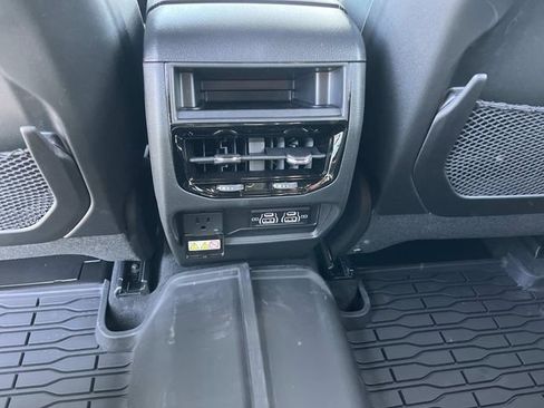 New 2025 Jeep Grand Cherokee Altitude image 17