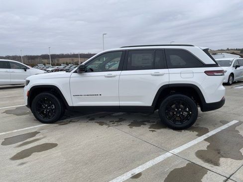 New 2026 Jeep Grand Cherokee Altitude image 2