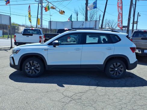 Used 2024 Volkswagen Taos S image 4