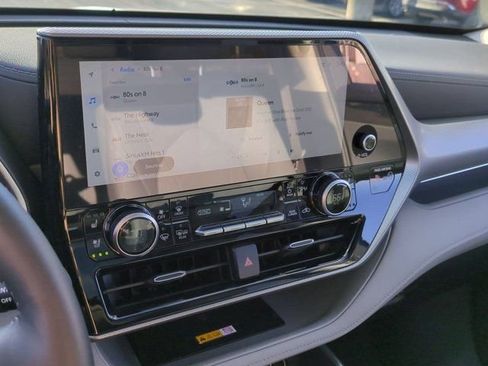 Certified 2025 Toyota Highlander Platinum image 12