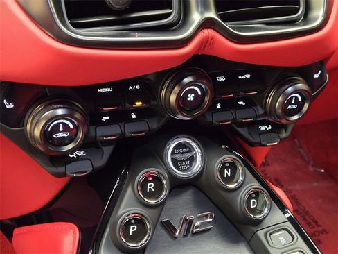 Used 2023 Aston Martin V12 Vantage image 35