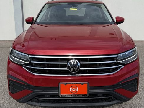 Used 2022 Volkswagen Tiguan SE w/ Panoramic Sunroof Package image 2