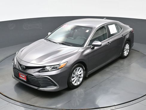 Used 2022 Toyota Camry LE FWD image 35