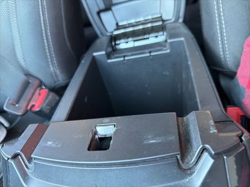 Used 2019 Ford Explorer XLT image 32