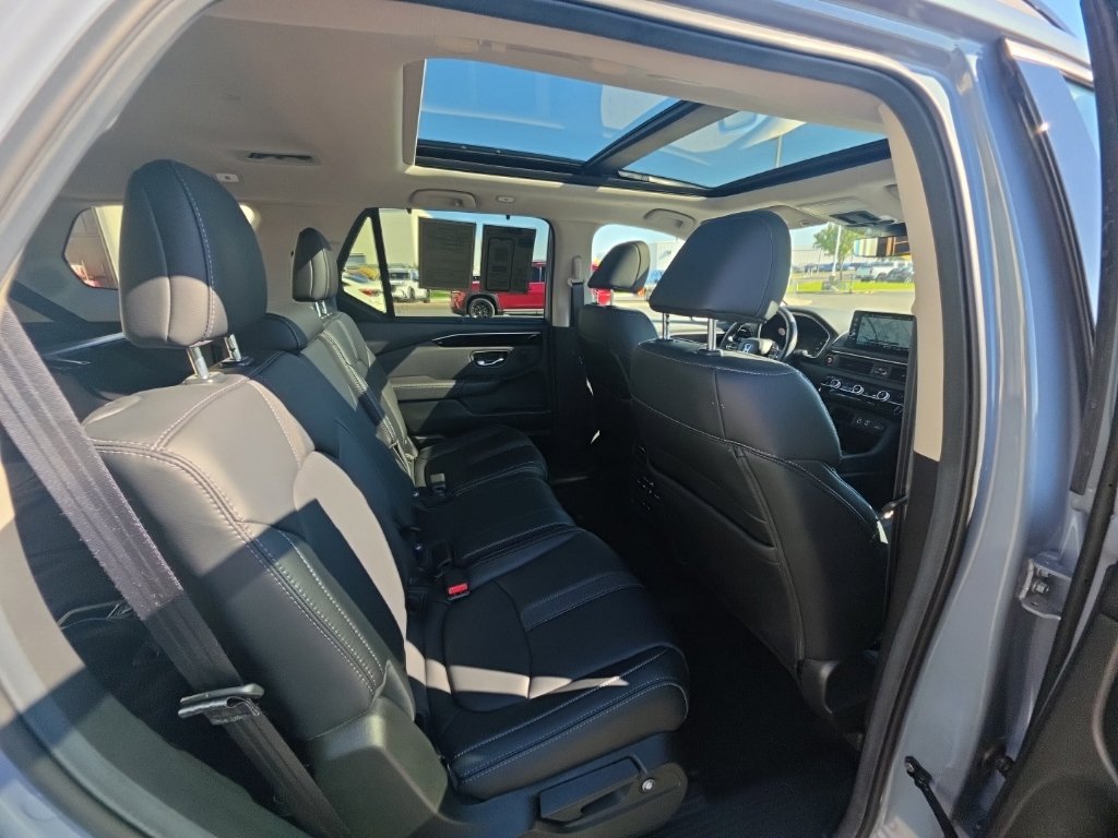Used 2025 Honda Pilot Touring image 33